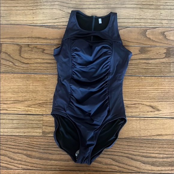 Garnet Hill Women's Black Active High-Neck One-Piece Swimsuit Size 12 - Picture 6 of 12